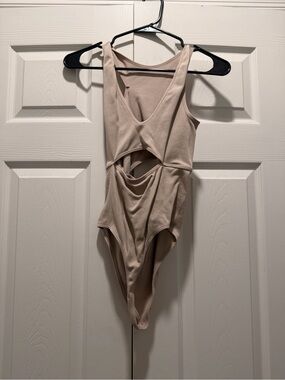 Colsie Beige Cutout Sleeveless Bodysuit